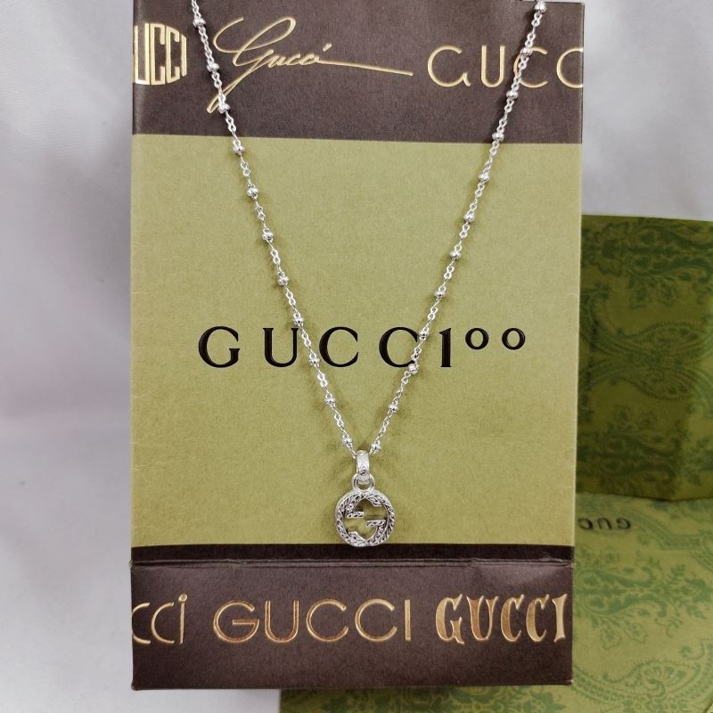 G*u*i necklaces